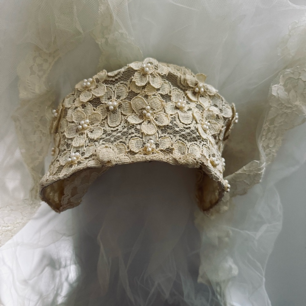 Vintage Victorian Ins Lace Wedding Dress + Veil Pleated Hemline Long Sleeve Gown - Picture 11 of 12